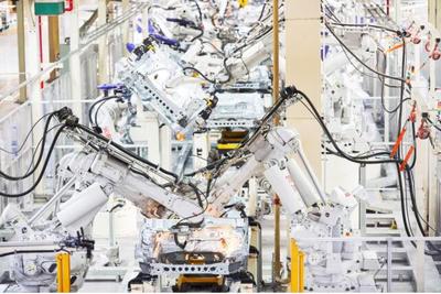 小小機(jī)器人迸發(fā)“大能量”，這家企業(yè)的全球最大“超級(jí)工廠”設(shè)在上海